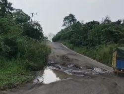Jalan Jend (Pol) Moch Hasan Rusak Parah, Warga Harapkan Solusi