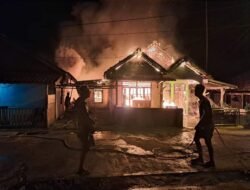 Diduga Korsleting Listrik Rumah Warga Binjai Terbakar, Polres Musi Rawas Sigap Meluncur ke TKP