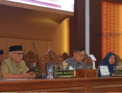 Wawako Linggau Sampaikan Jawaban atas Pandangan Fraksi DPRD