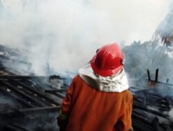 Tiga Rumah Ludes Terbakar di Desa Lesung Batu, Kerugian Ditaksir Miliaran Rupiah