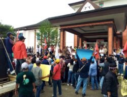 Ratusan Aliansi Jurnalis Demo Tuntut Bupati Copot Kadinsos Mura
