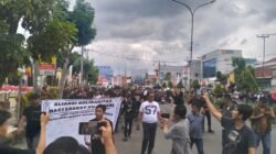 Aliansi Masyarakat Silampari Datangi Polres Linggau, Sampaikan Mosi Tak Percaya dan Tabur Bunga