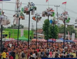 Lomba Panjat Pinang,  Wali Kota Linggau Kembali Kampanyekan PBB Gratis