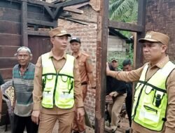 Bupati dan Wabup Datang, Warga Penerima Bedah Rumah Tersenyum Bahagia