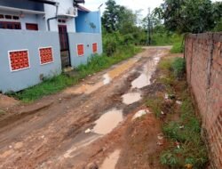 Miris: Jalan di Blok Adi Posay Palembang Memprihatinkan