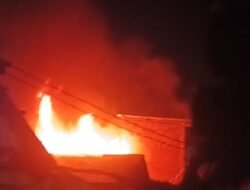 Api dari Pembakaran Karpet Telur Menyebar, Dua Rumah Terbakar