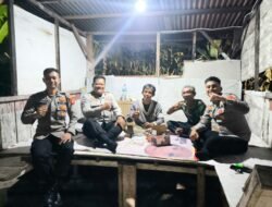 Satbinmas Polres Linggau Kunjungi Poskamling, Serahkan Lampu Senter