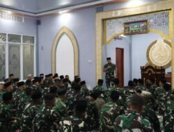 Prajurit Brigif TP 88/Kbk Laksanakan Sholat Tarawih Berjamaah