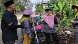DLH Linggau Gotong Royong Bersihkan Tumpukan Sampah