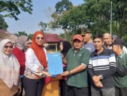 Camat Linggau Barat I Serahkan SK Kepada 85 Ketua RT Baru