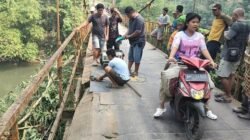 Pemerintah dan Skenario Selembar Plat Besi, Warga Pilih Bangun Lewat Donasi