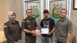 Kejari Linggau Terima Uang Denda 200 Juta dari Terpidana Kasus APAR Muratara